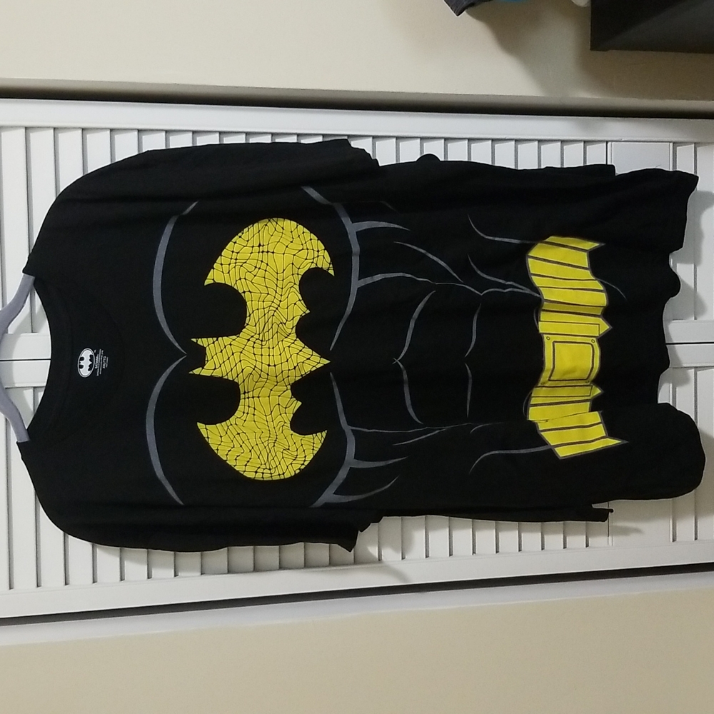 Mens Batman tshirt size XXL with Cape